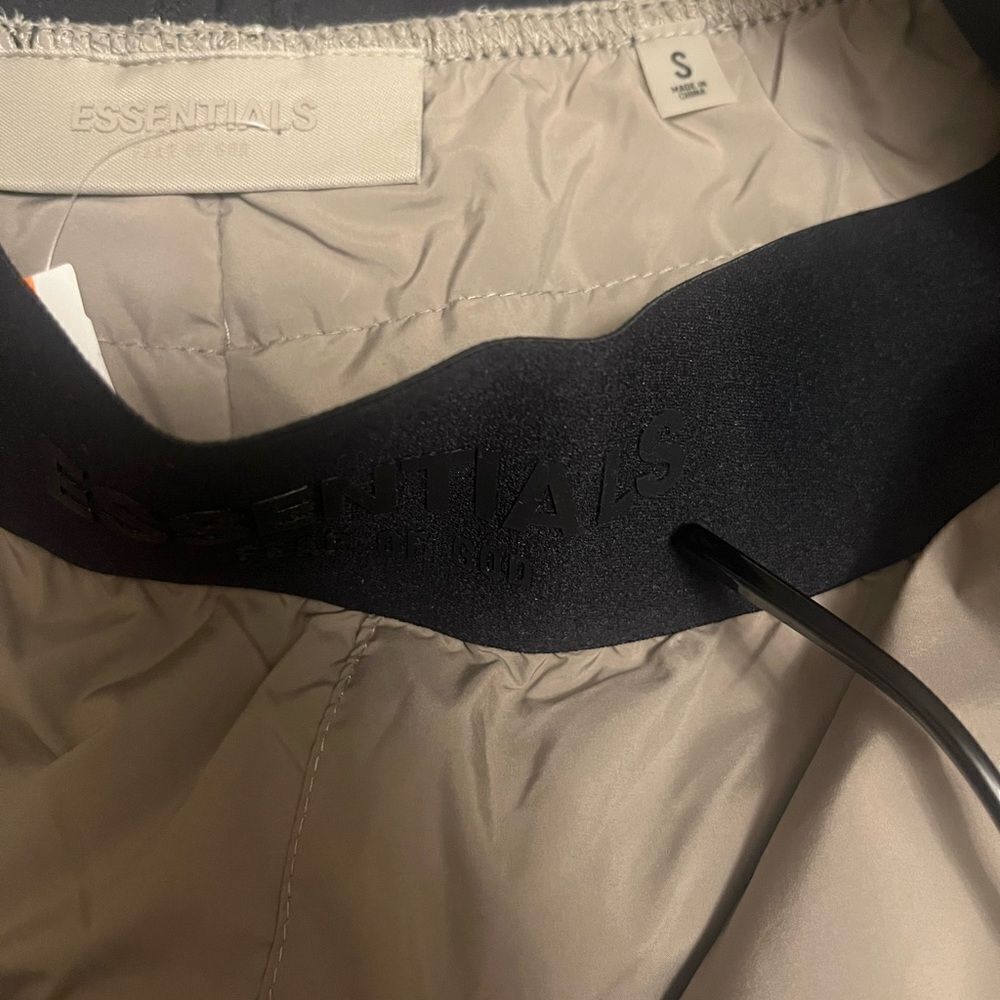 Fear Of God Essentials desert taupe Storm Pants Small NWT $250 - Picture 8 of 8